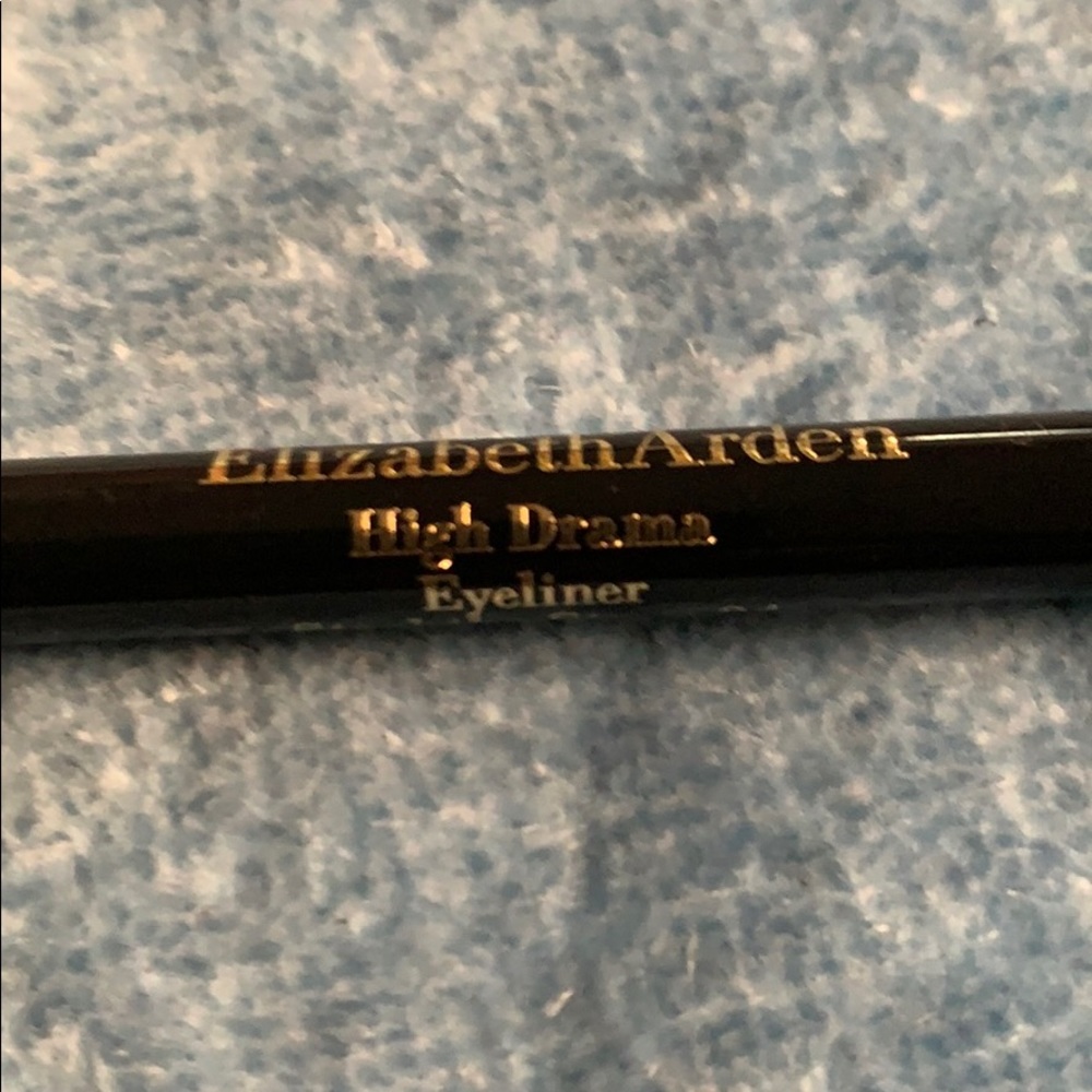 ELIZABETH ARDEN EYELINER. NEW.